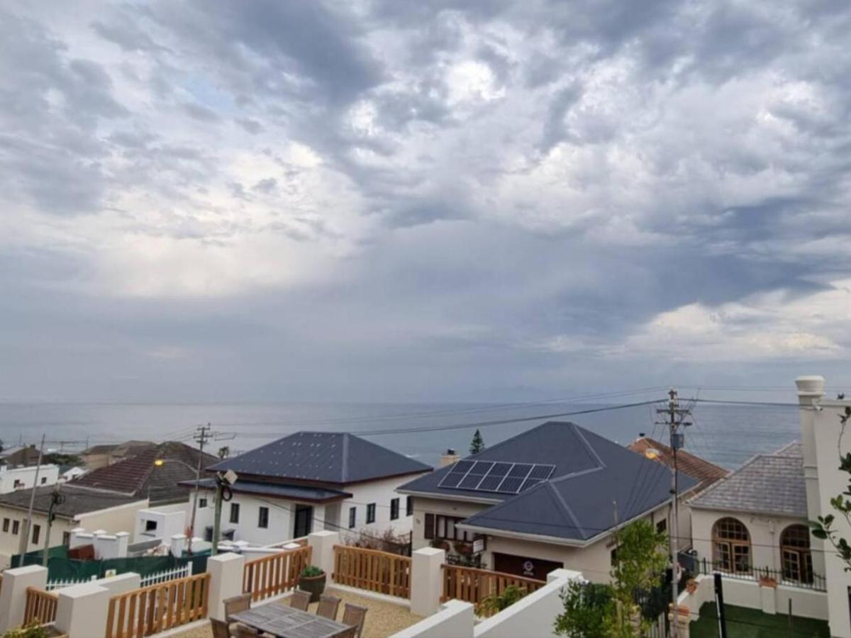 The Dragon Tree Guesthouse Kalk Bay Dış mekan fotoğraf